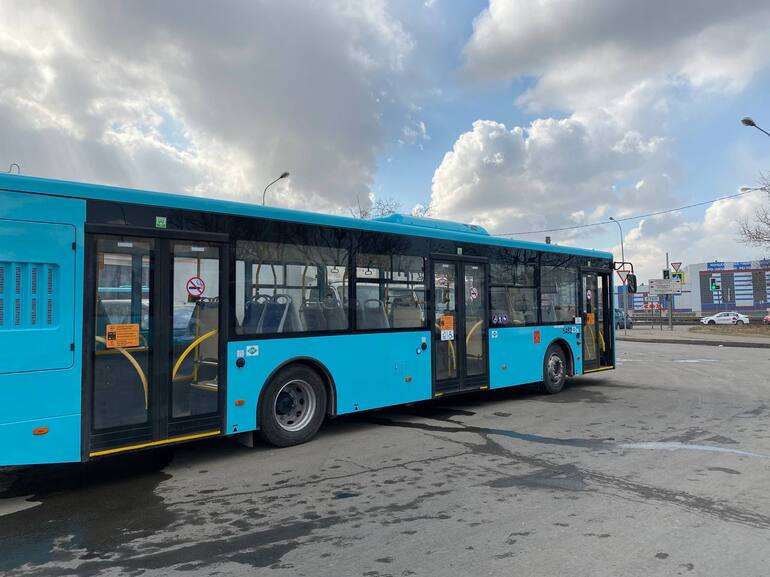 &#171;Подгоревшие&#187; лазурные автобусы вернули в Петербург после проверки