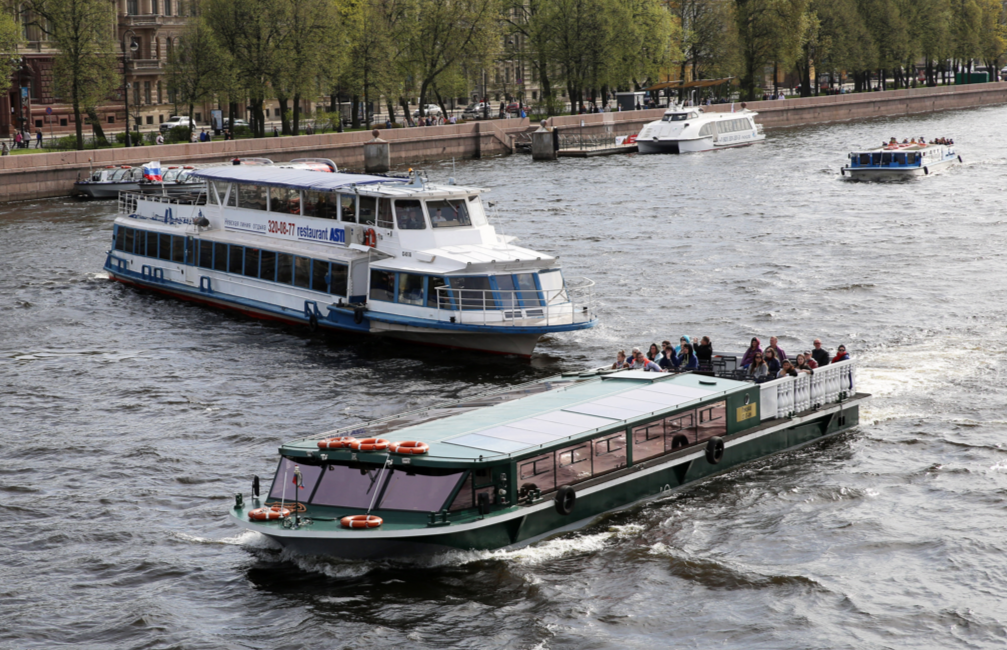 Между Петербургом и крепостью Орешек наладили ежедневные рейсы на теплоходах