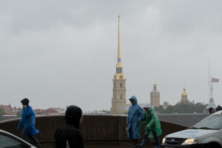 Власти Петербурга объявили «желтый» уровень опасности из-за дождей и гроз