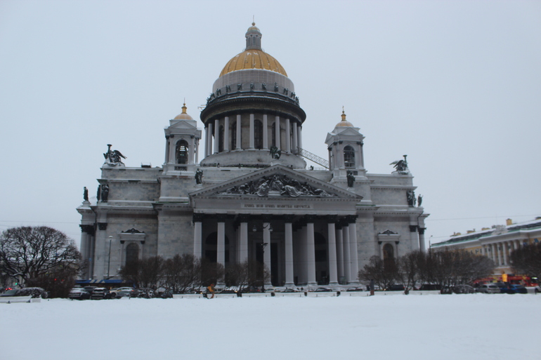 Петербуржцы рассказали, на что больше всего тратят деньги