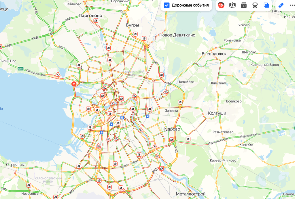 Петербург сковали десятибалльные пробки из-за снега