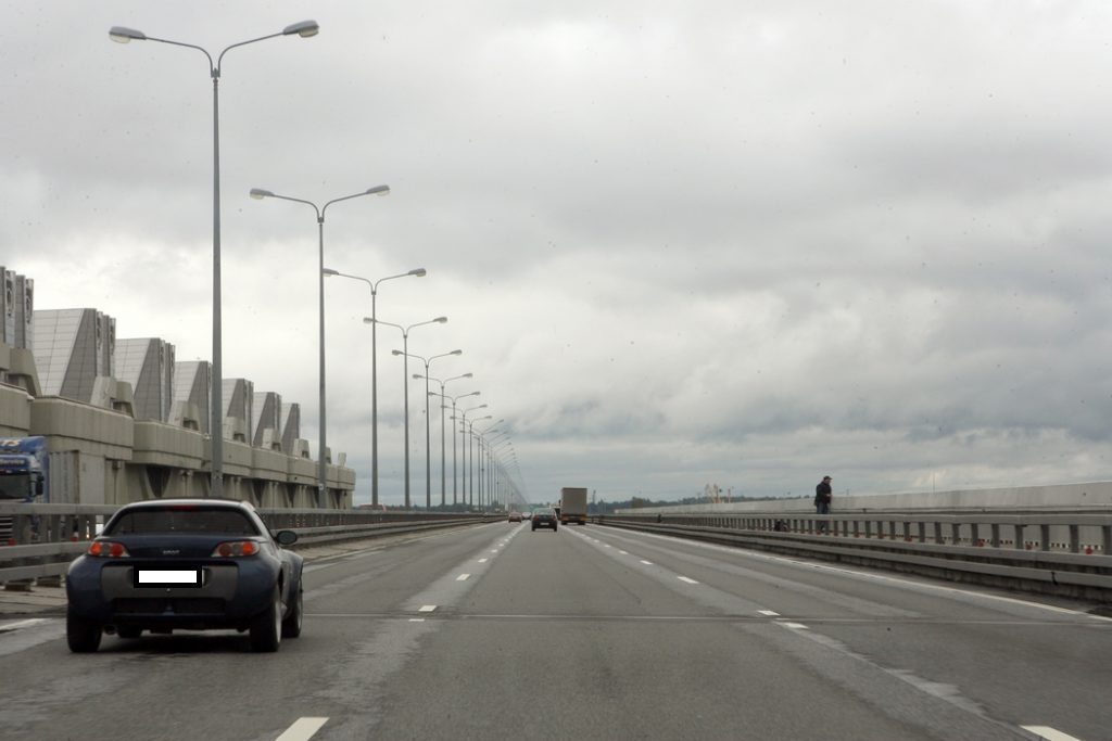 На дамбе Петербурга с новой недели введут ограничения 