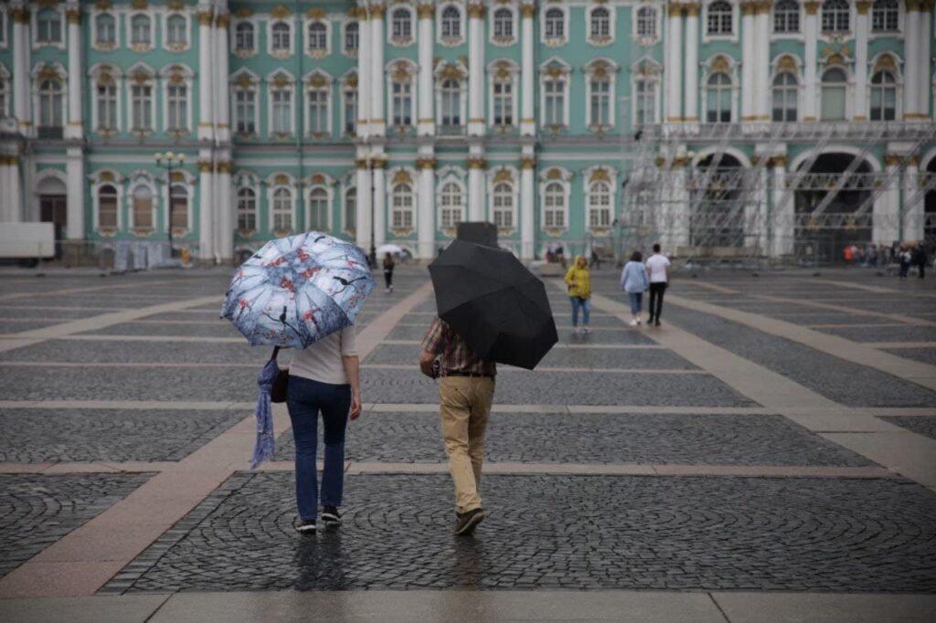 Петербург накроет грозами и ливнями