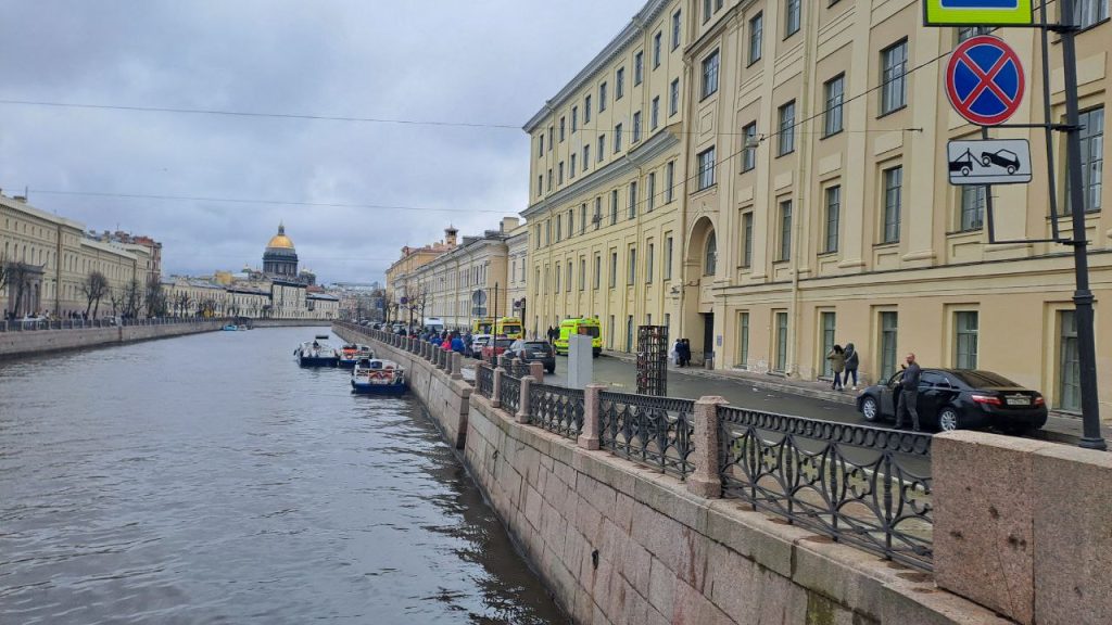 После падения автобуса в Мойку СК проверит работу перевозчиков Петербурга