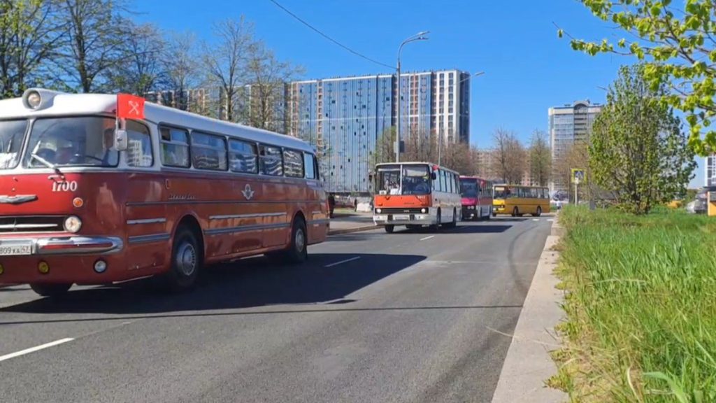 Поляков дал старт параду ретротранспорта на Морской набережной