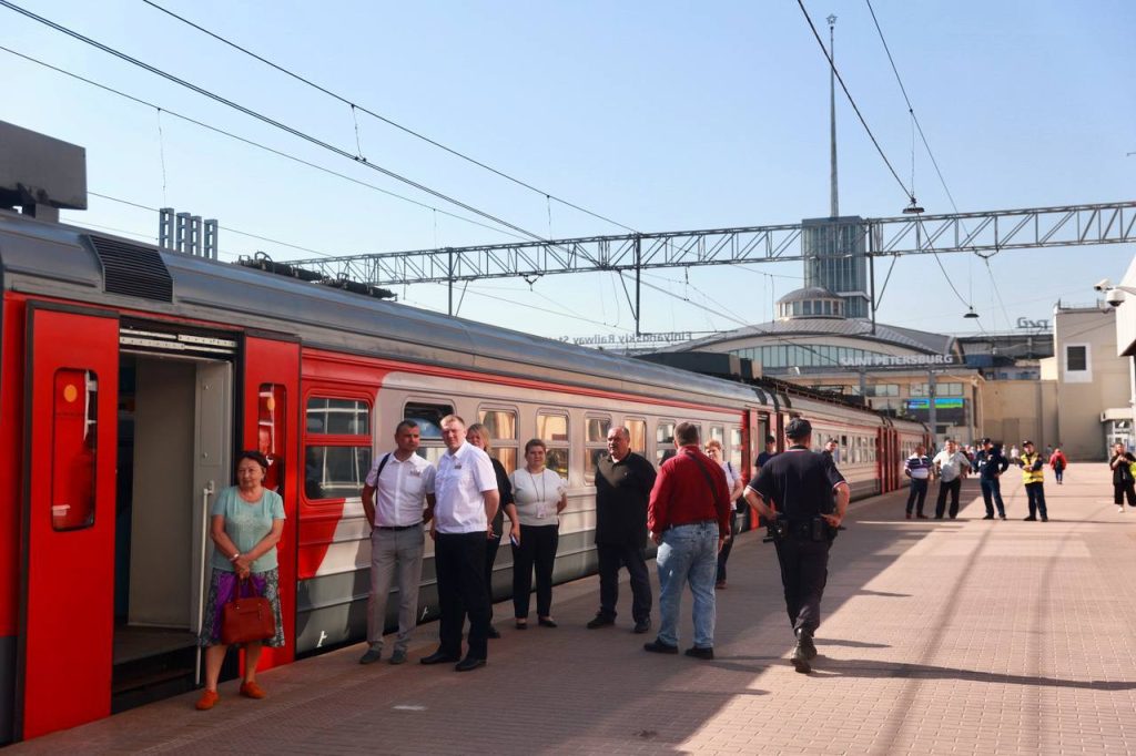 Открыто тактовое движение поездов из Петербурга в Мельничный ручей