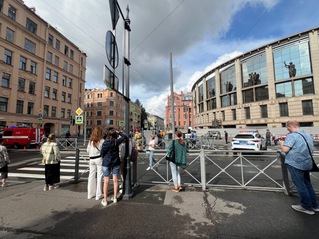 В Петербурге завели уголовное дело по факту обрушения дома на Большой Зелениной